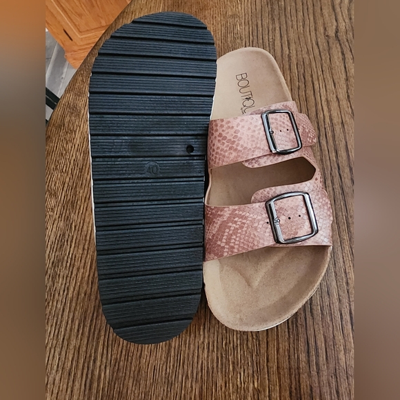 Corkys beach babe slides - Picture 5 of 7